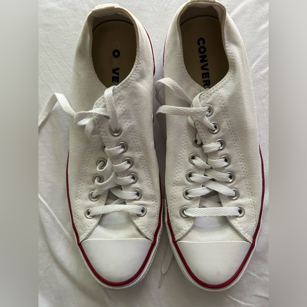 White CT Converse, women’s size 11, men’s size 9.